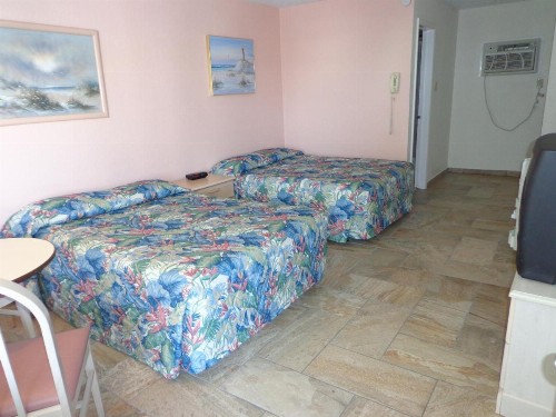 Quarterdeck Motel - image 9