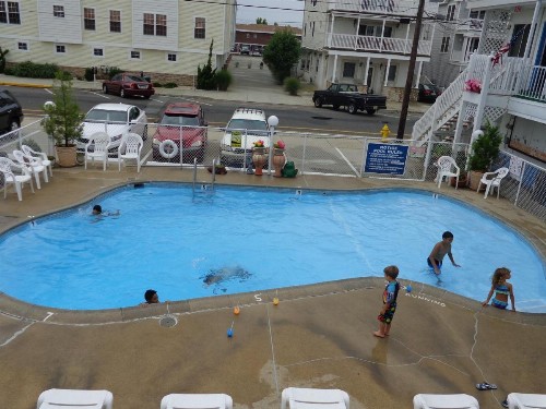 Fountain Motel - image 10