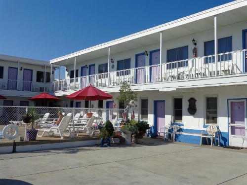 Fountain Motel - image 11