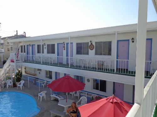 Fountain Motel - image 20