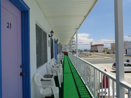 Fountain Motel - image 21
