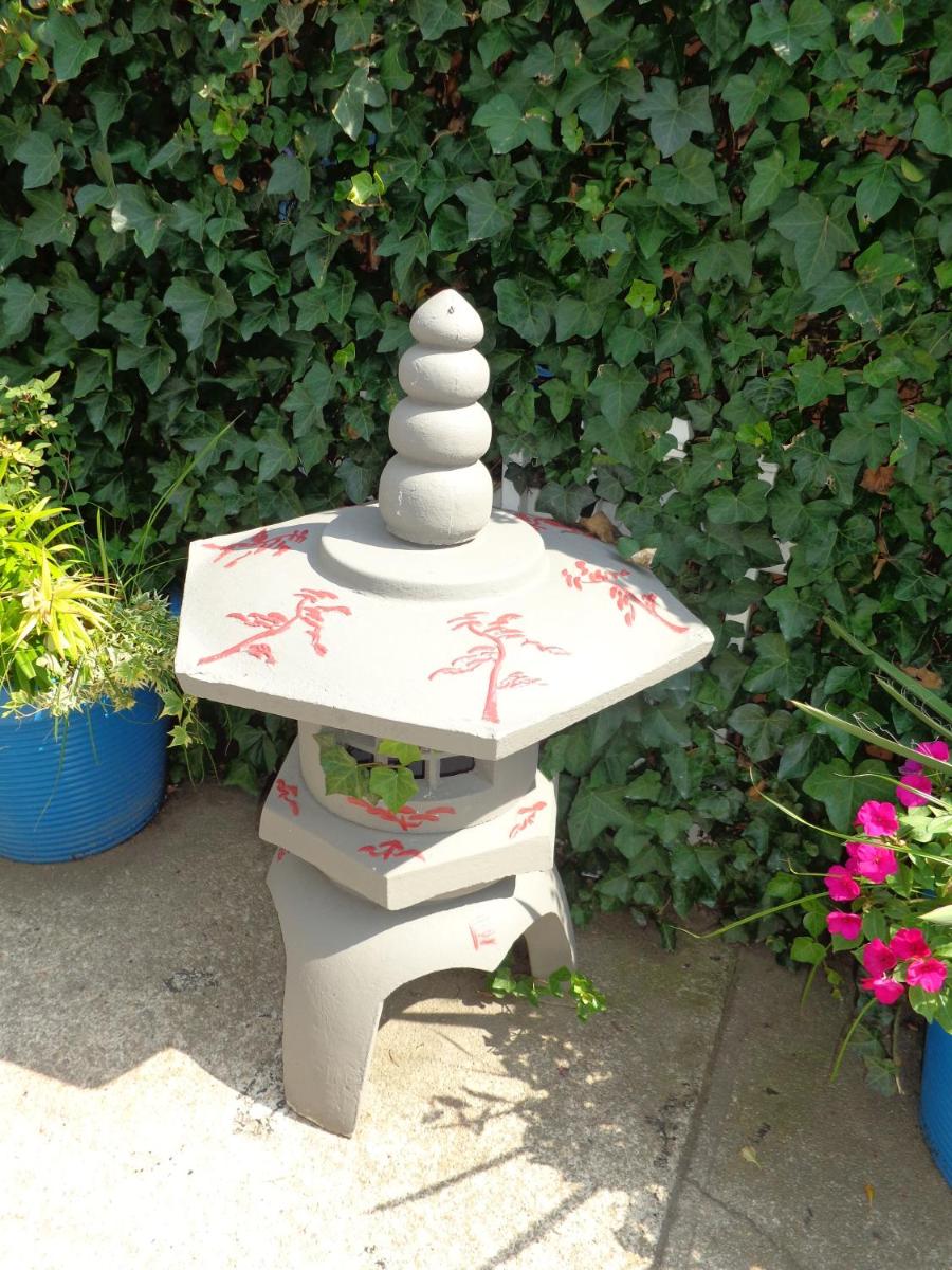 Fountain Motel - image 3