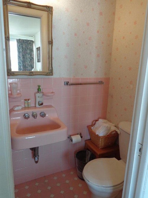 Fountain Motel - image 34