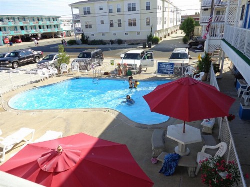 Fountain Motel - image 36