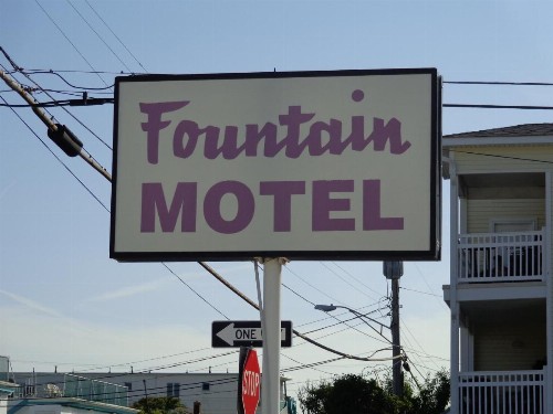 Fountain Motel - image 39