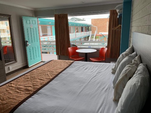 Dolphin Inn - image 35