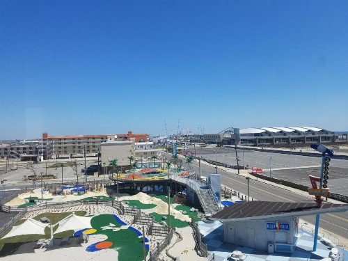 Newport Beach Resort - image 11