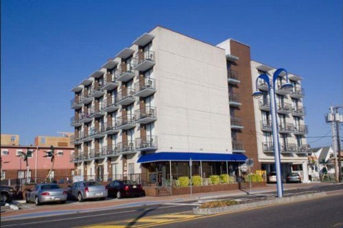 Newport Beach Resort - image 12