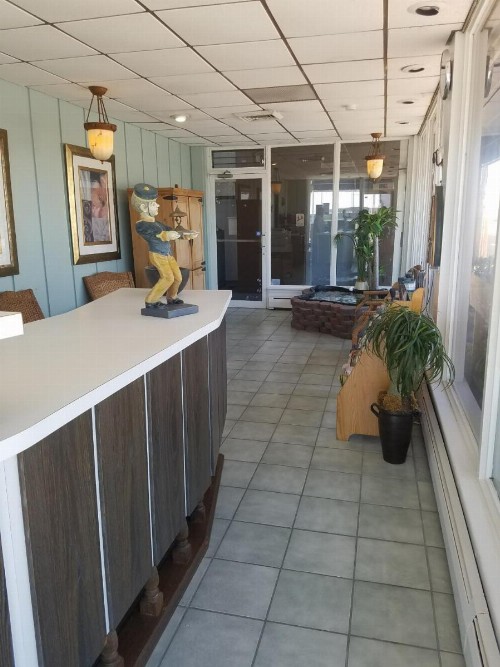 Newport Beach Resort - image 7