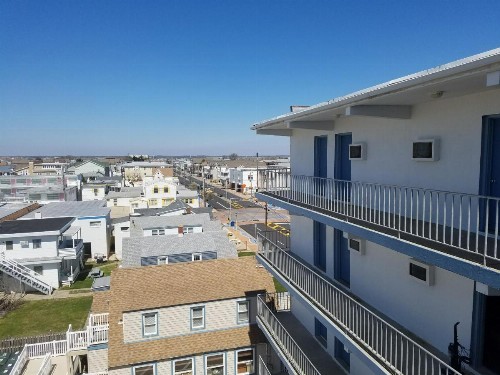 Newport Beach Resort - image 9