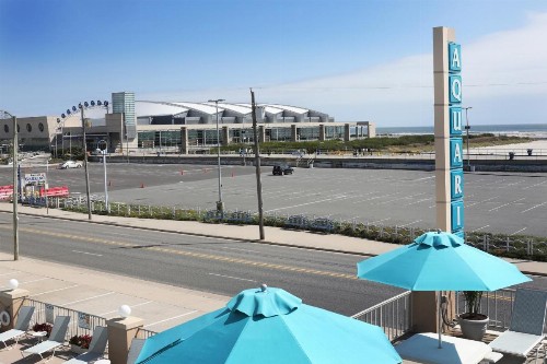 Aquarius Oceanfront Inn - image 10