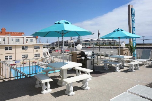 Aquarius Oceanfront Inn - image 12
