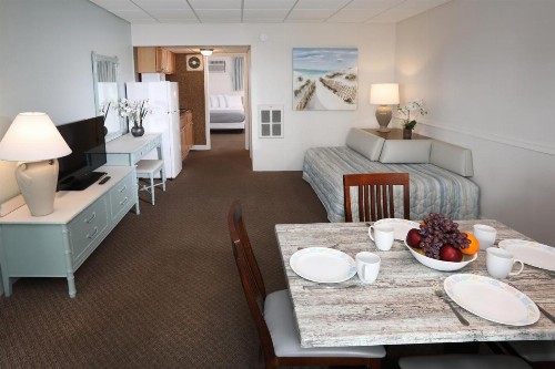 Aquarius Oceanfront Inn - image 15