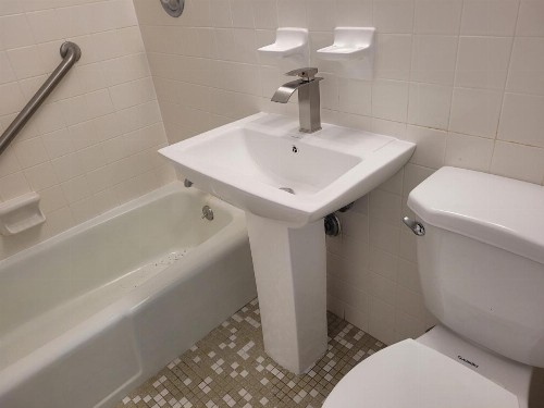 Aquarius Oceanfront Inn - image 17