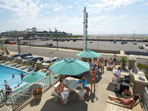 Aquarius Oceanfront Inn - image 7