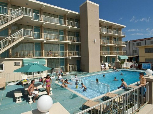 Aquarius Oceanfront Inn - image 8