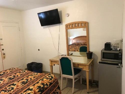El Ray Motel - image 3