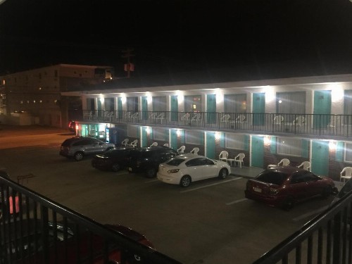 Surfcomber Motel - image 15