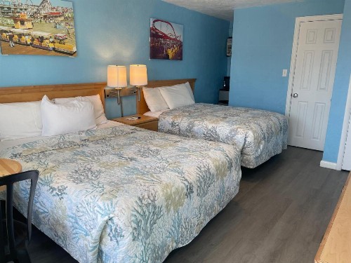 Surfcomber Motel - image 26