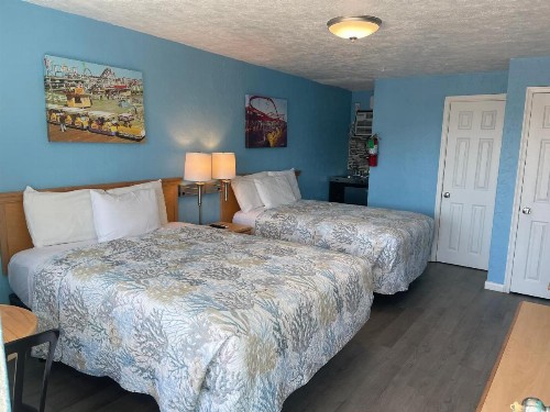 Surfcomber Motel - image 28