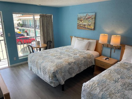 Surfcomber Motel - image 29