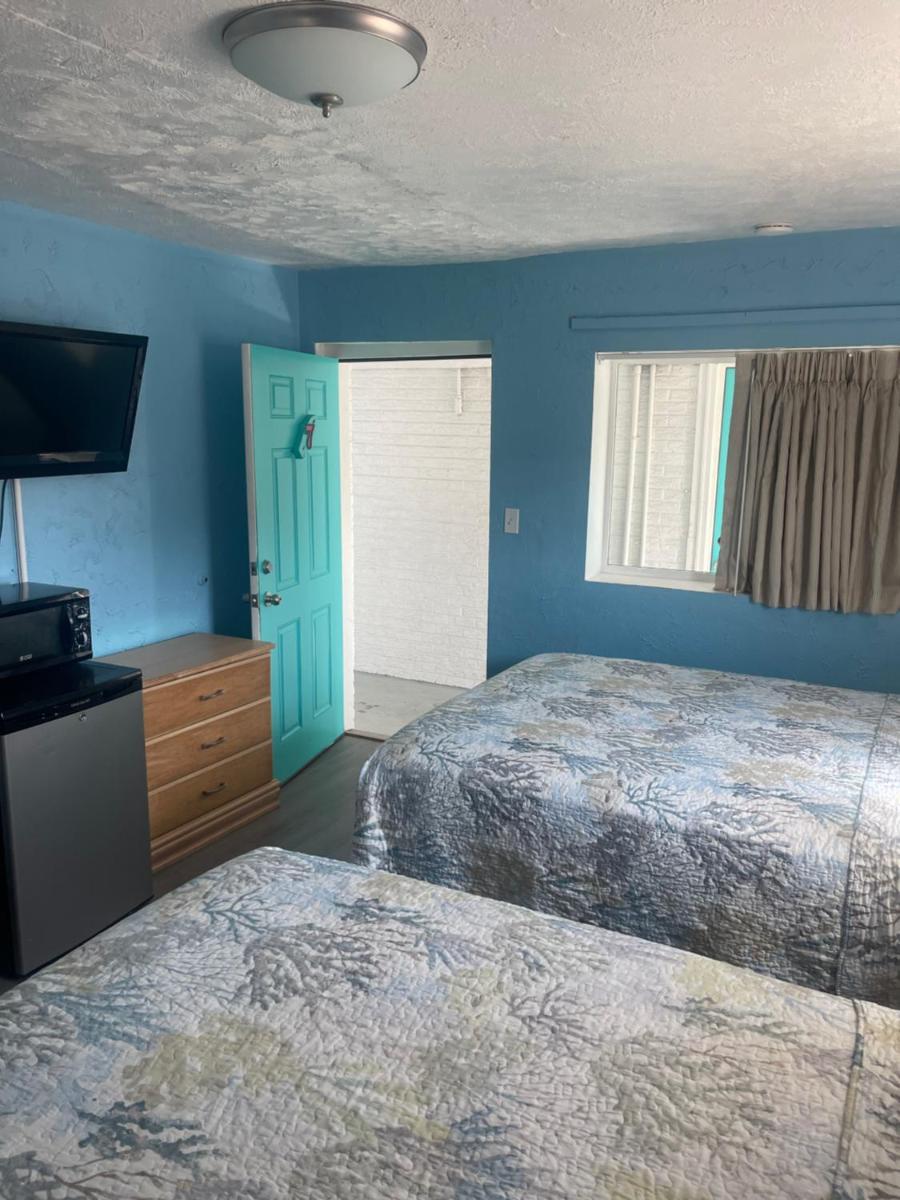 Surfcomber Motel - image 3