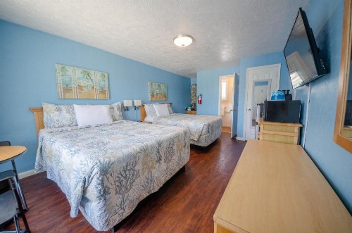 Surfcomber Motel - image 4