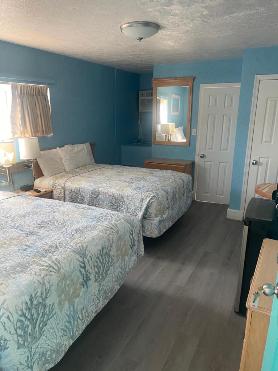 Surfcomber Motel - image 5