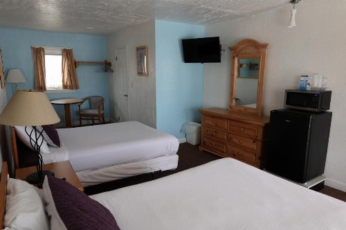 Pink Champagne Motel - image 15