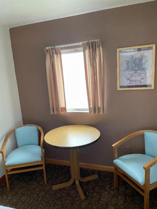 Pink Champagne Motel - image 17