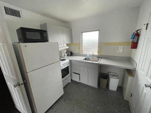 Pink Champagne Motel - image 23