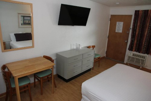 Pink Champagne Motel - image 25