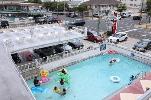 Pink Champagne Motel - image 27