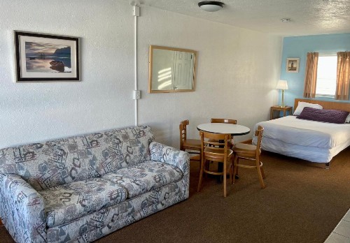 Pink Champagne Motel - image 29