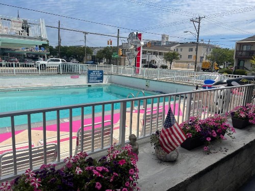 Pink Champagne Motel - image 34