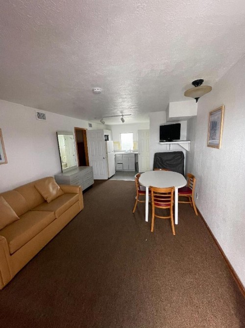 Pink Champagne Motel - image 37