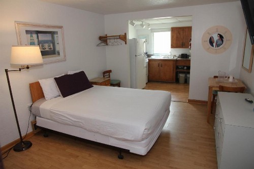 Pink Champagne Motel - image 42