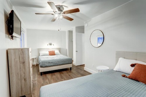 Blue Diamond Motel - image 33