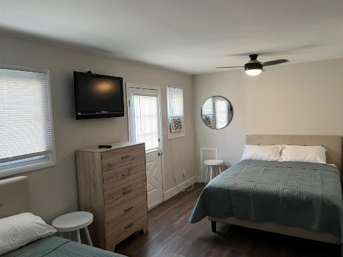 Blue Diamond Motel - image 35