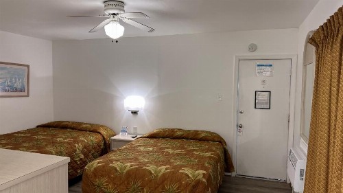 Riviera Resort & Suites - image 36