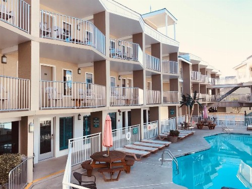 Ala Moana Motel & Suites - image 1