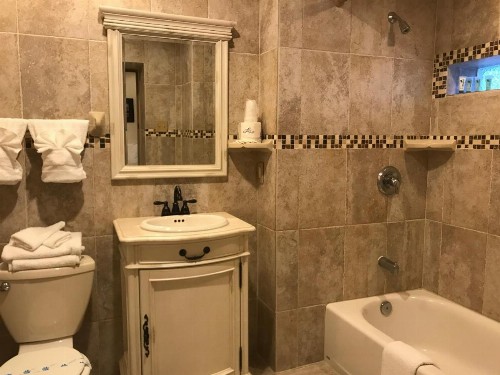 Ala Moana Motel & Suites - image 6