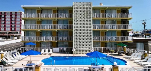Landmark Motel - image 13