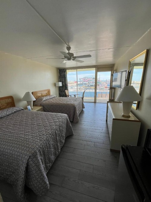 Landmark Motel - image 2