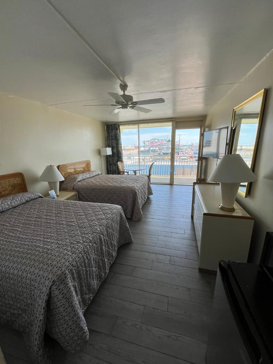Landmark Motel - image 2