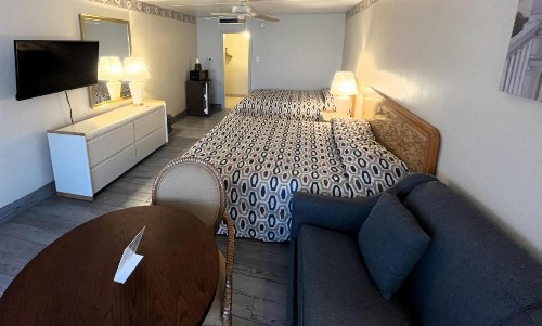 Landmark Motel - image 29