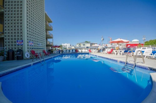 Landmark Motel - image 8