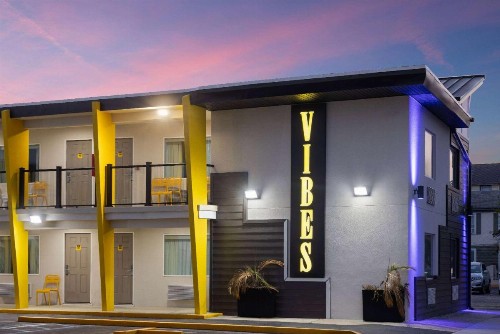 Binns Motor Inn - image 18