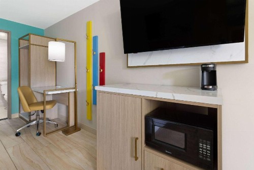 Binns Motor Inn - image 33