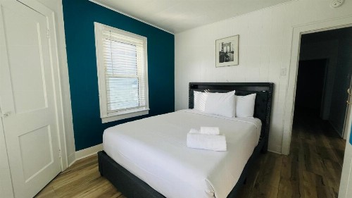Binns Motor Inn - image 50